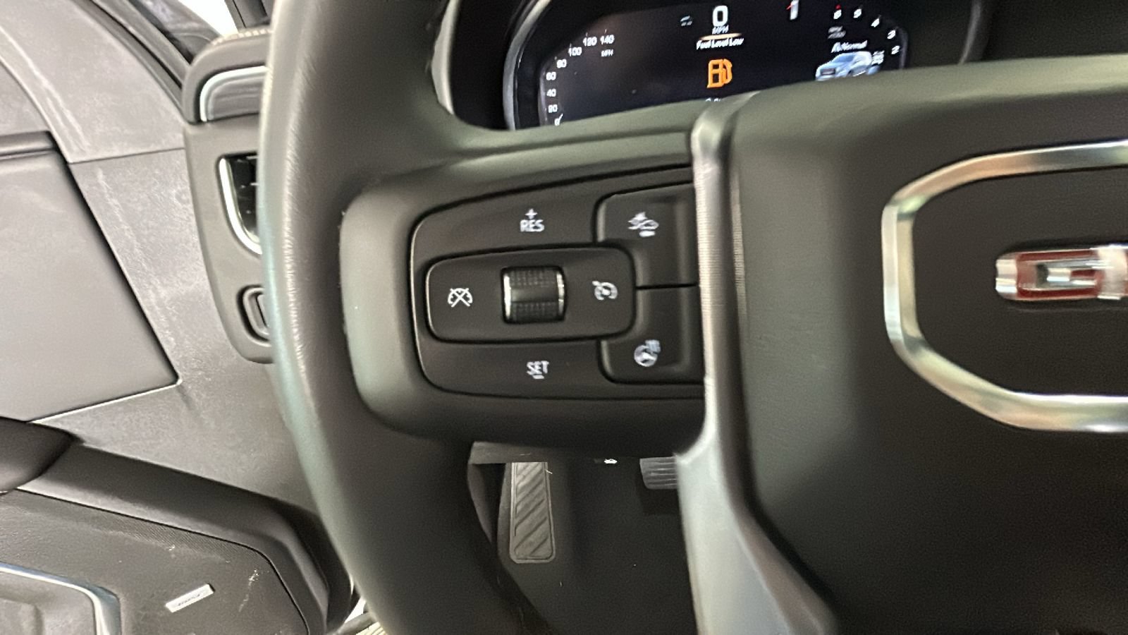 Used 2023 GMC Yukon SLT w/ SLT Premium Package AWD/4WD image 18