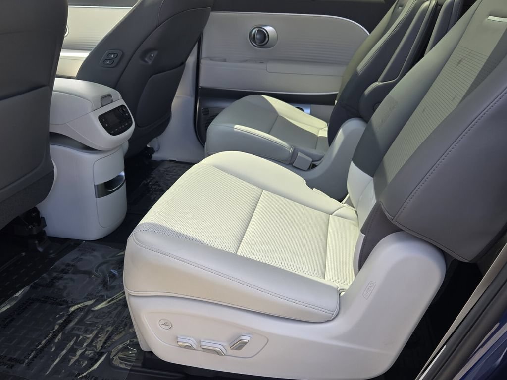 Certified 2026 Hyundai Ioniq 9 Limited AWD/4WD image 11