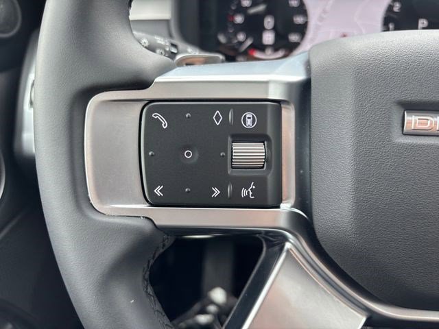 Used 2025 Land Rover Discovery Dynamic SE AWD/4WD image 27