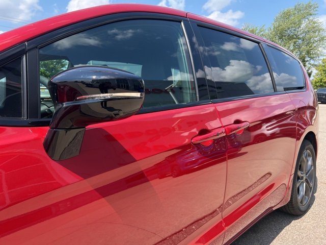 New 2026 Chrysler Pacifica Select image 19