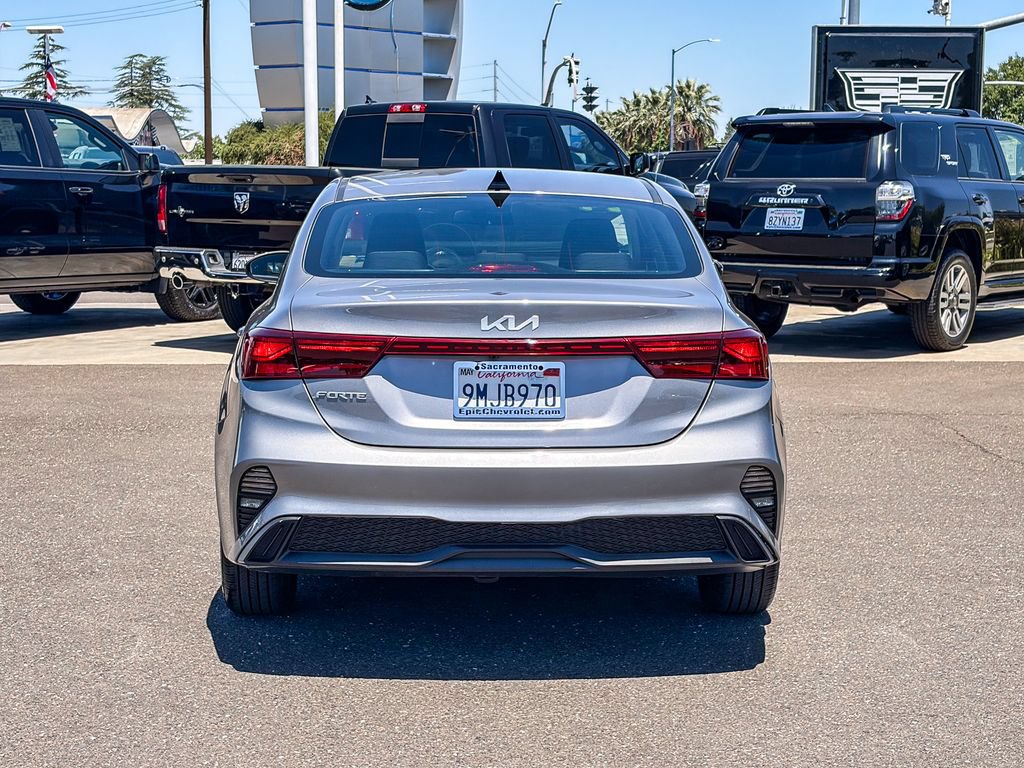 Used 2024 Kia Forte LXS w/ LXS Technology Package FWD image 3
