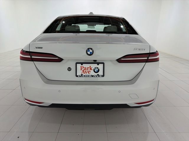 Used 2026 BMW 530i xDrive w/ Premium Package AWD/4WD image 4