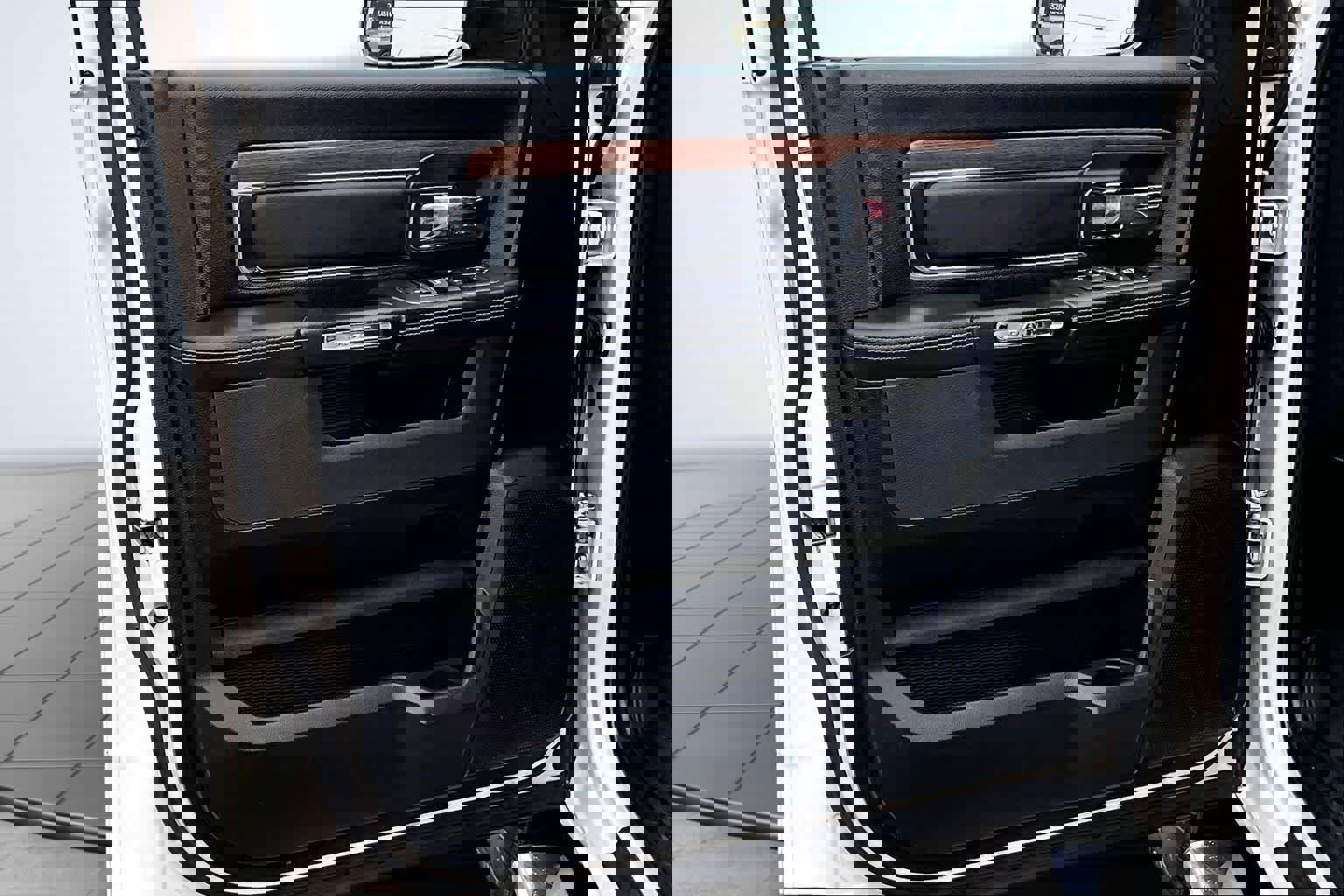 Used 2016 RAM 1500 Laramie image 28