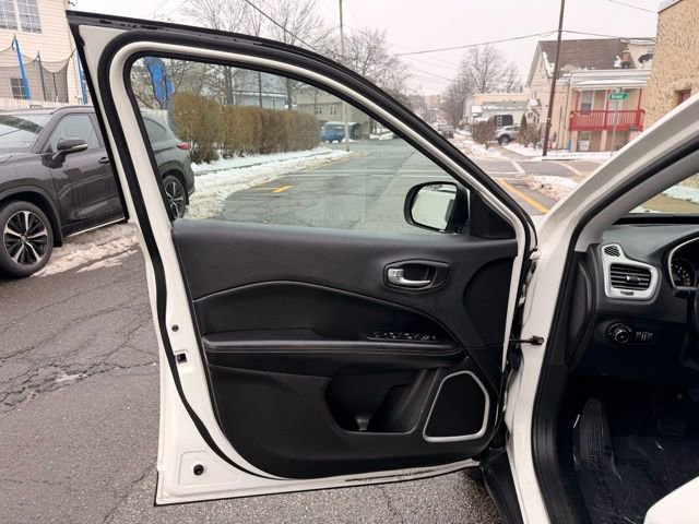 Used 2018 Jeep Compass Latitude w/ Popular Equipment Group image 16