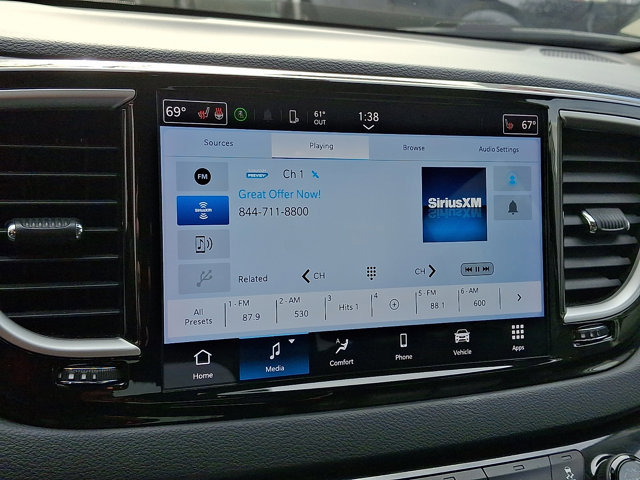 Used 2023 Chrysler Pacifica Touring-L image 17