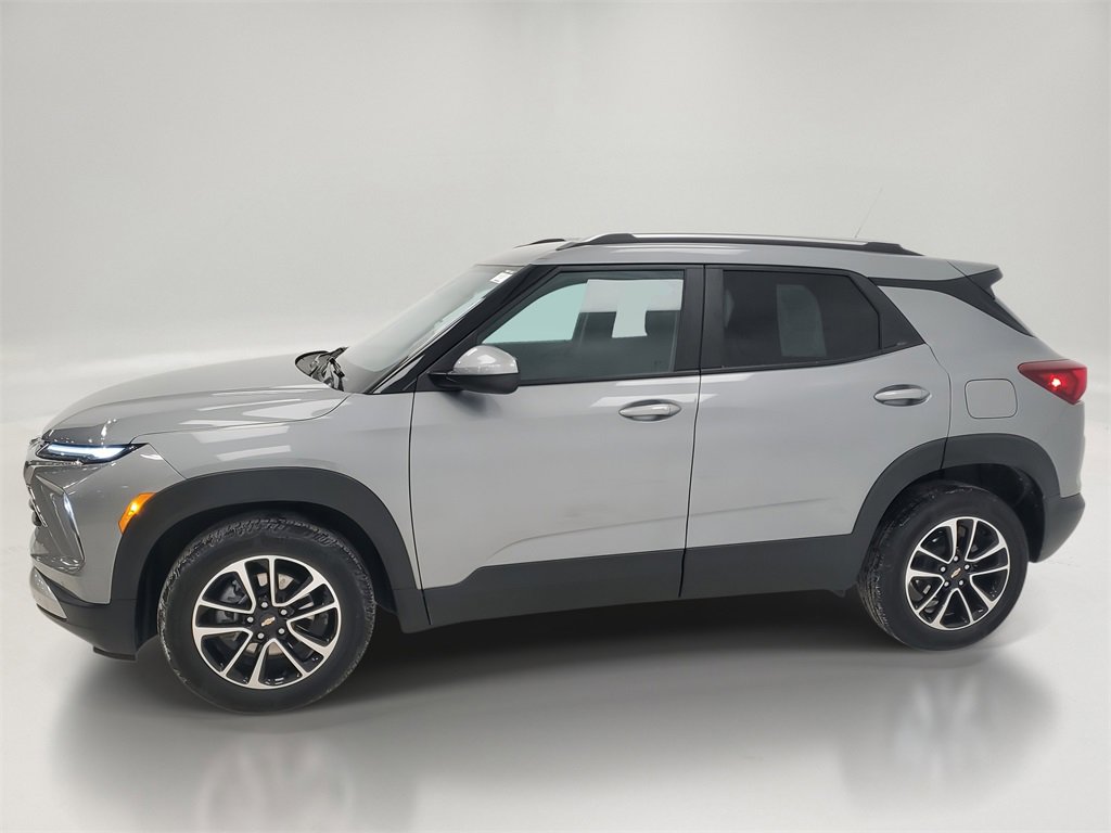 Used 2025 Chevrolet TrailBlazer LT image 4