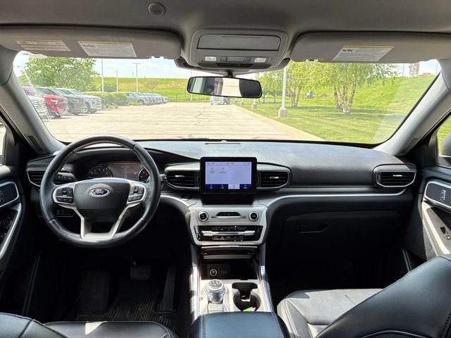 Used 2022 Ford Explorer XLT w/ Equipment Group 202A AWD/4WD image 13