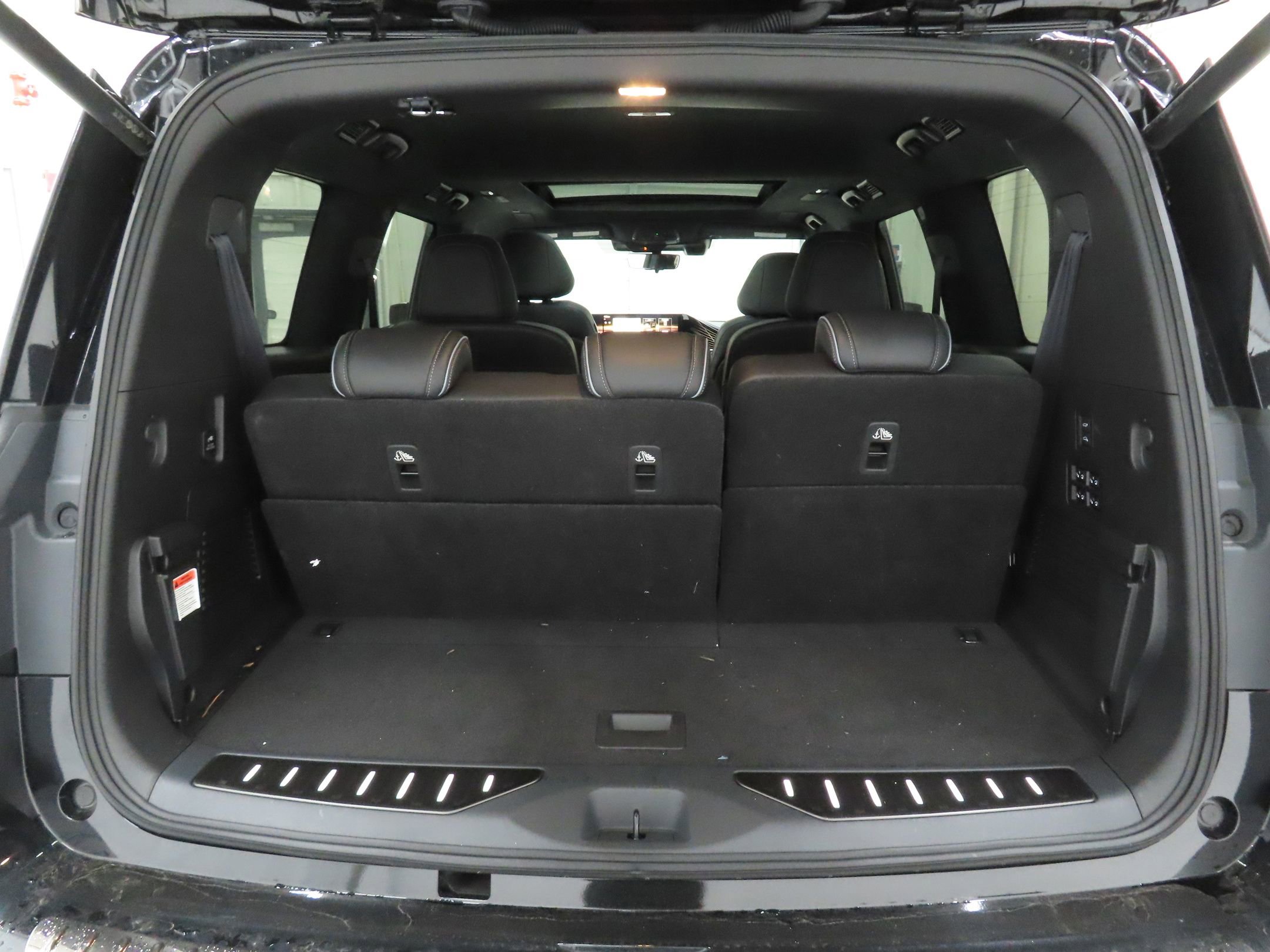 Used 2025 INFINITI QX80 Autograph image 22