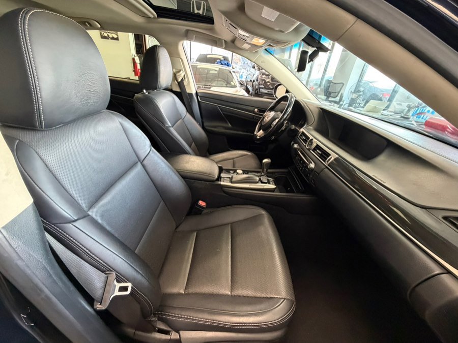 Used 2016 Lexus GS 200t image 29