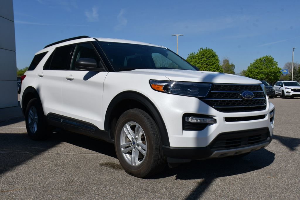 Used 2023 Ford Explorer XLT w/ Equipment Group 202A AWD/4WD image 9