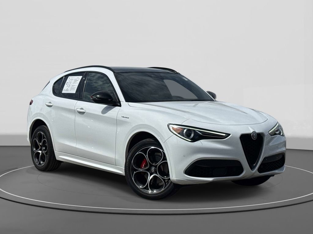 Used 2023 Alfa Romeo Stelvio Veloce image 1