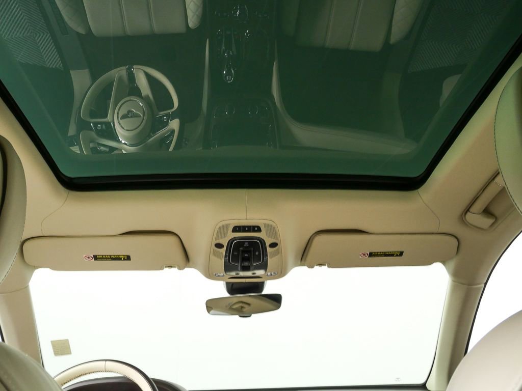 Used 2017 Bentley Bentayga image 20