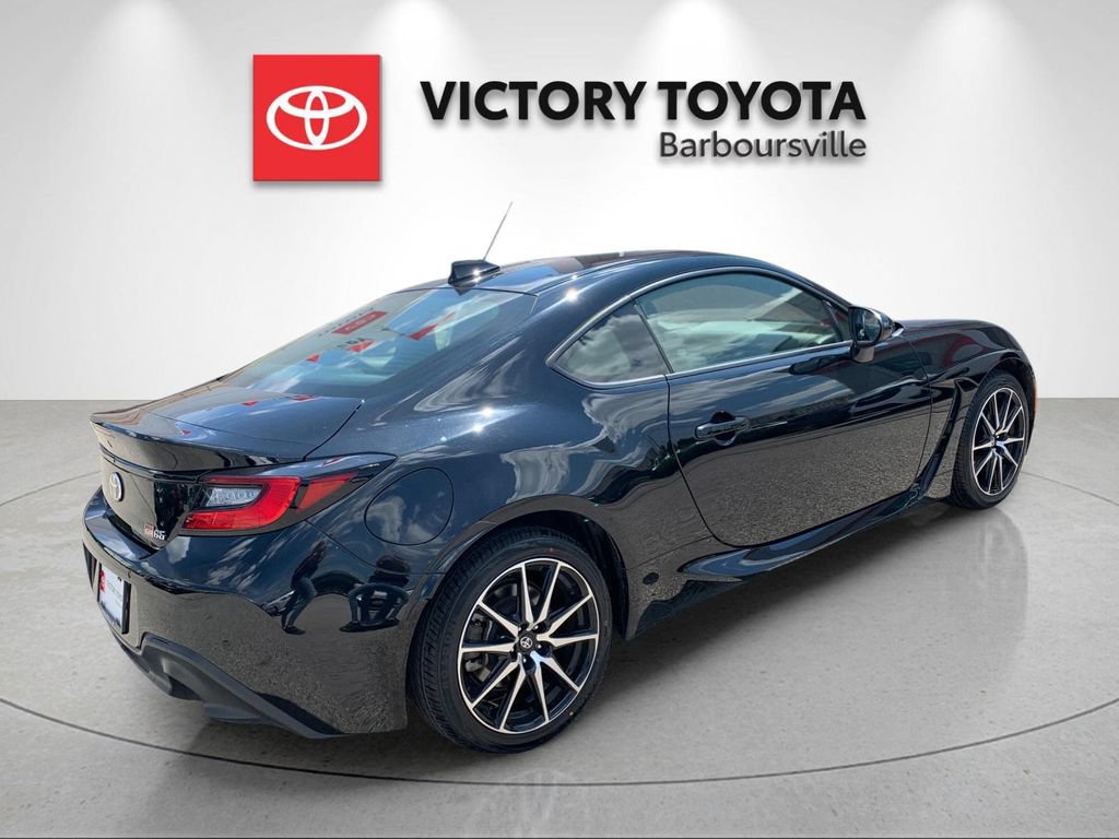 Used 2023 Toyota GR86 RWD image 7