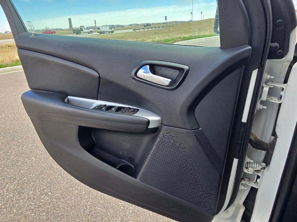 Used 2020 Dodge Journey SE image 16