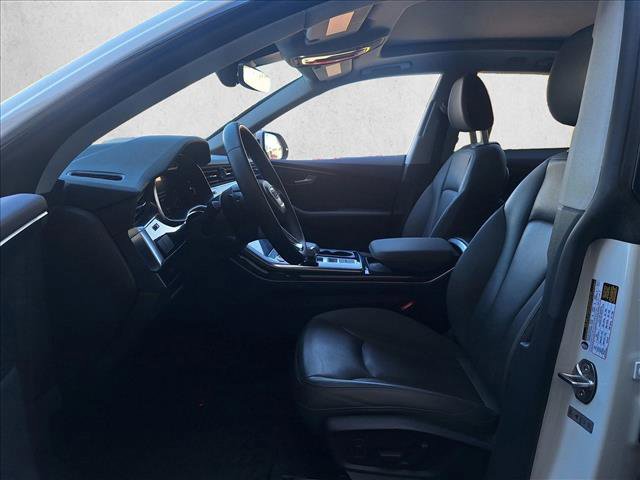 Used 2022 Audi Q8 Premium image 10