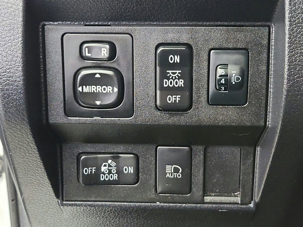 Used 2018 Toyota Tundra SR5 w/ TRD Off Road Package image 32