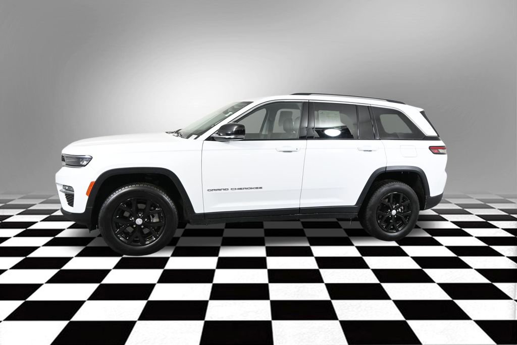 Used 2023 Jeep Grand Cherokee Limited AWD/4WD image 3