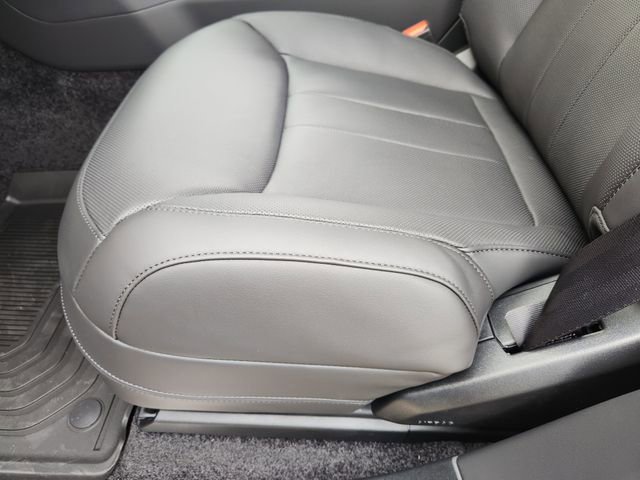 New 2025 Land Rover Range Rover SE image 16