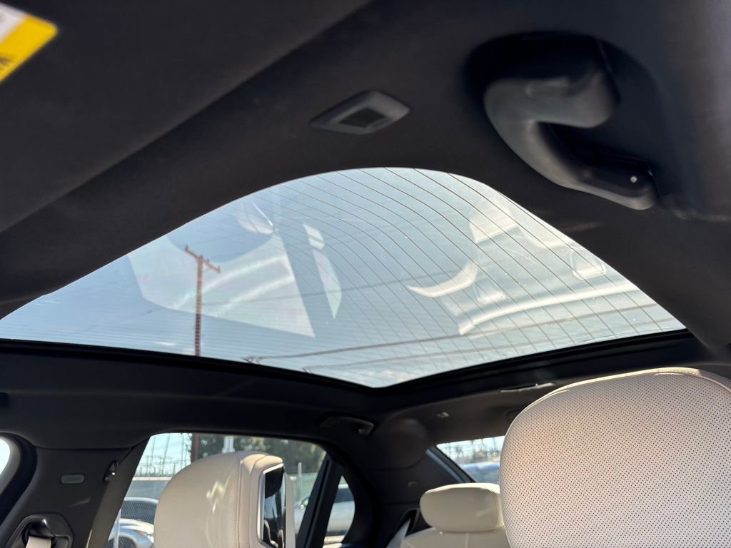 Used 2025 BMW 750e xDrive 750e xDrive w/ Premium Package image 11