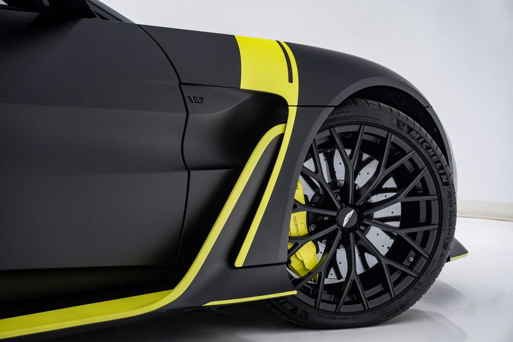 Used 2023 Aston Martin V12 Vantage Roadster image 18