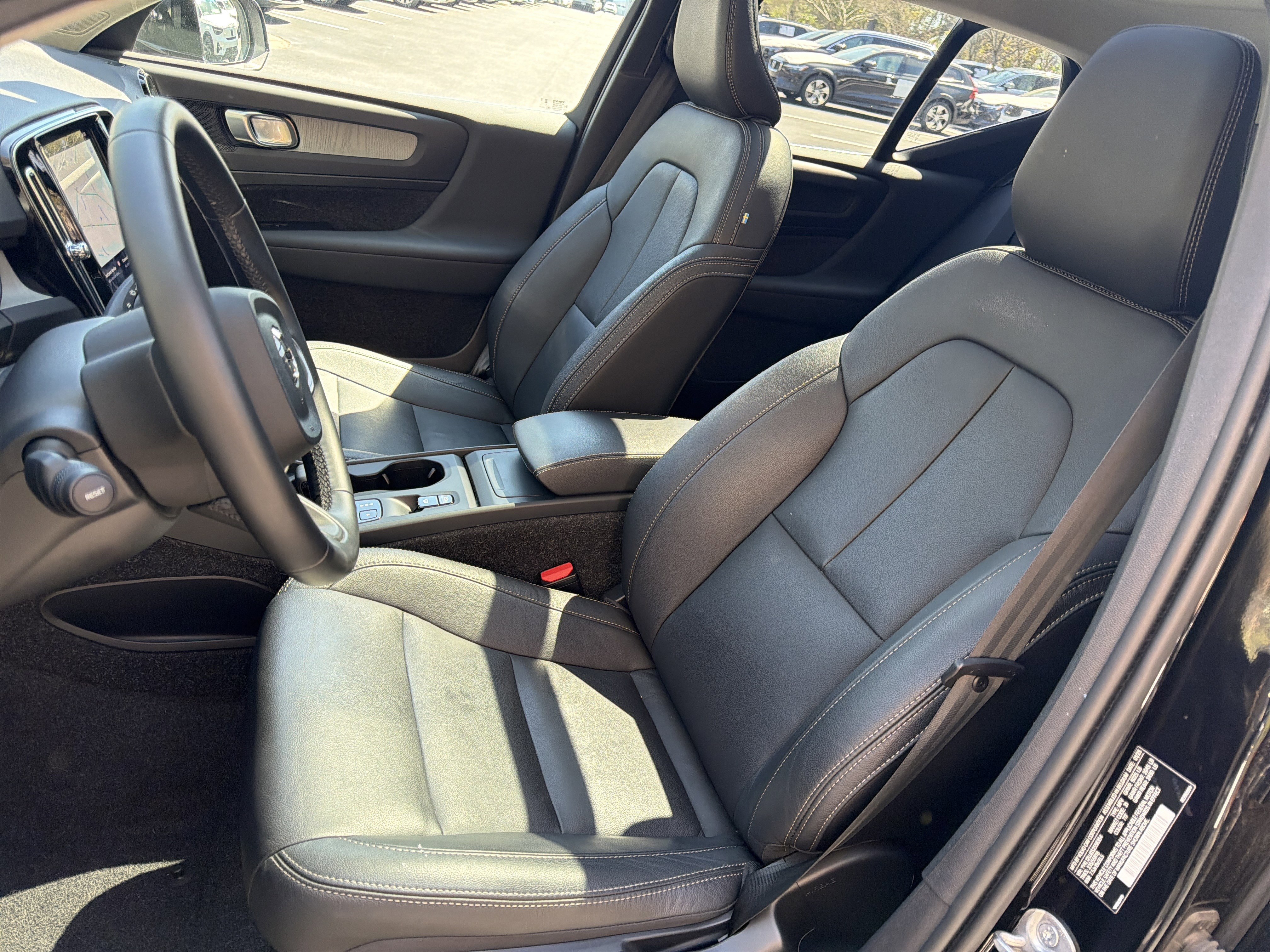 Certified 2025 Volvo XC40 B5 Core image 16