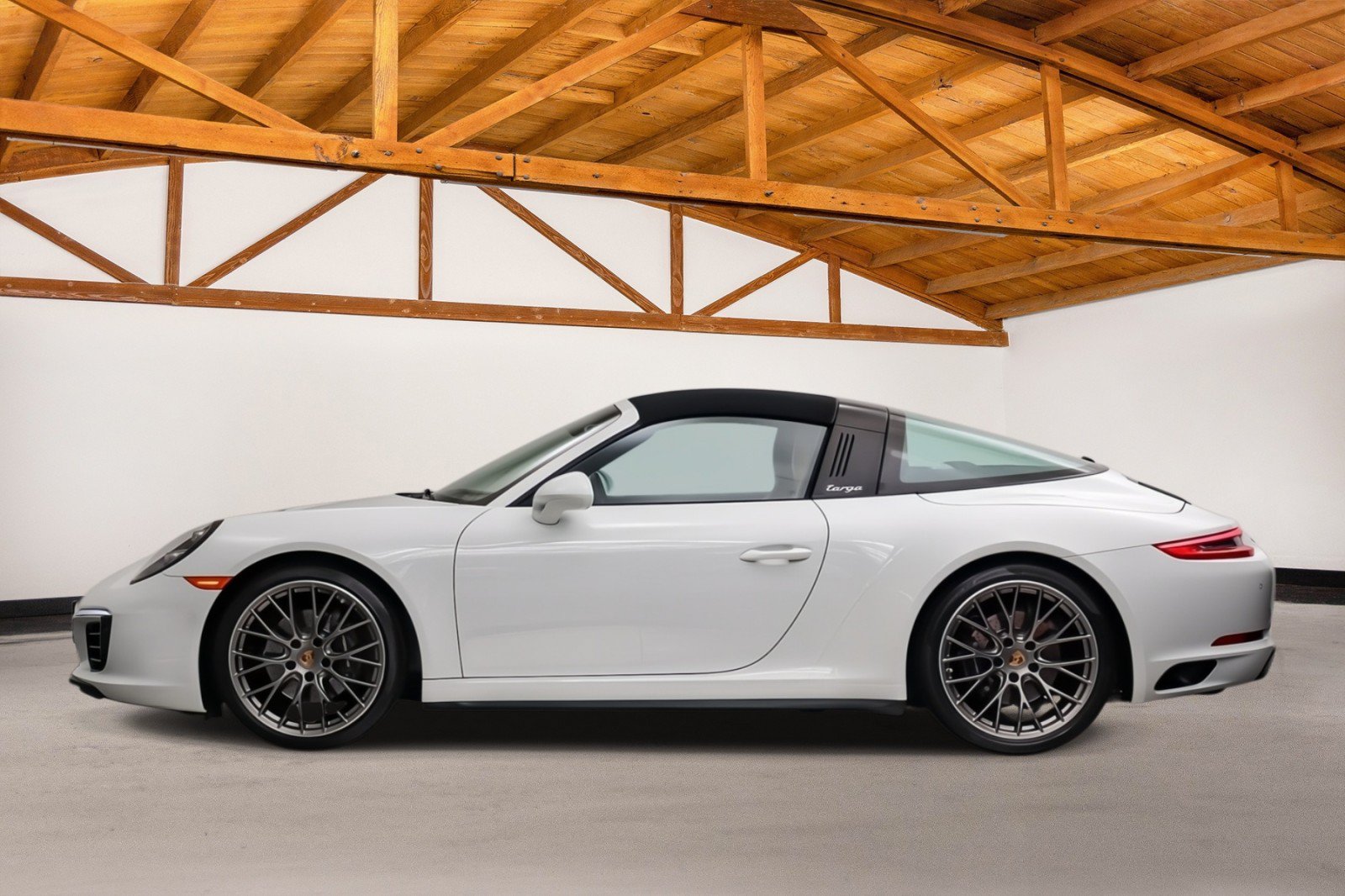 Used 2019 Porsche 911 Targa 4 AWD/4WD image 8