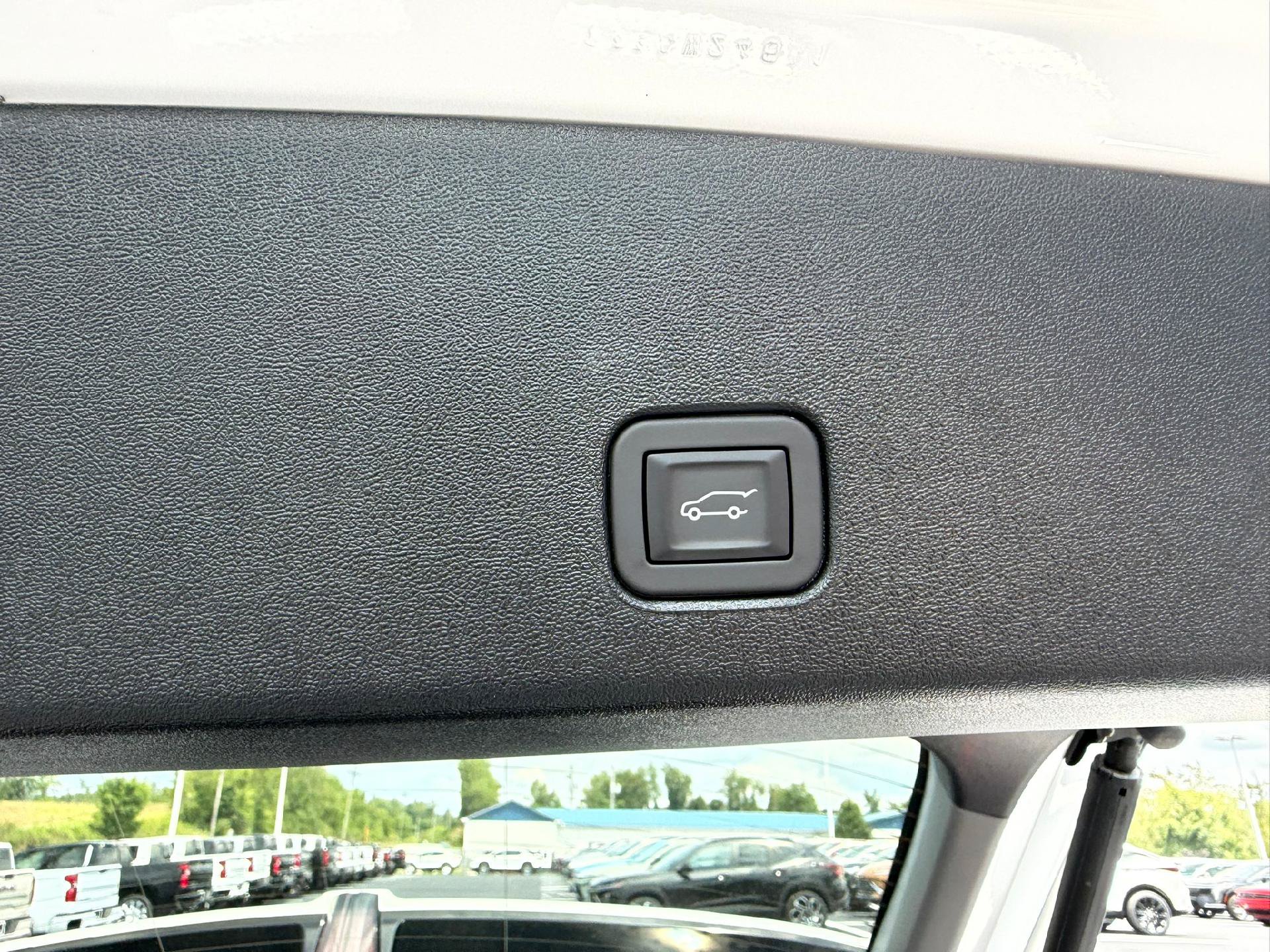 Certified 2025 Cadillac Optiq Luxury 1 AWD/4WD image 14
