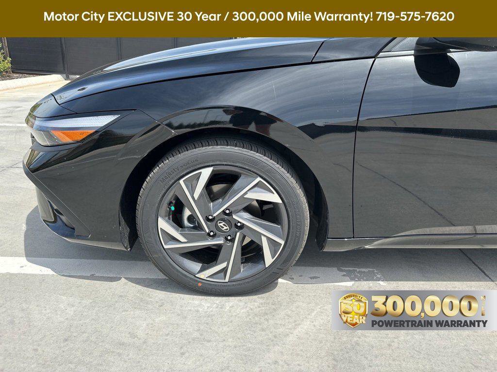 New 2025 Hyundai Elantra SEL image 2