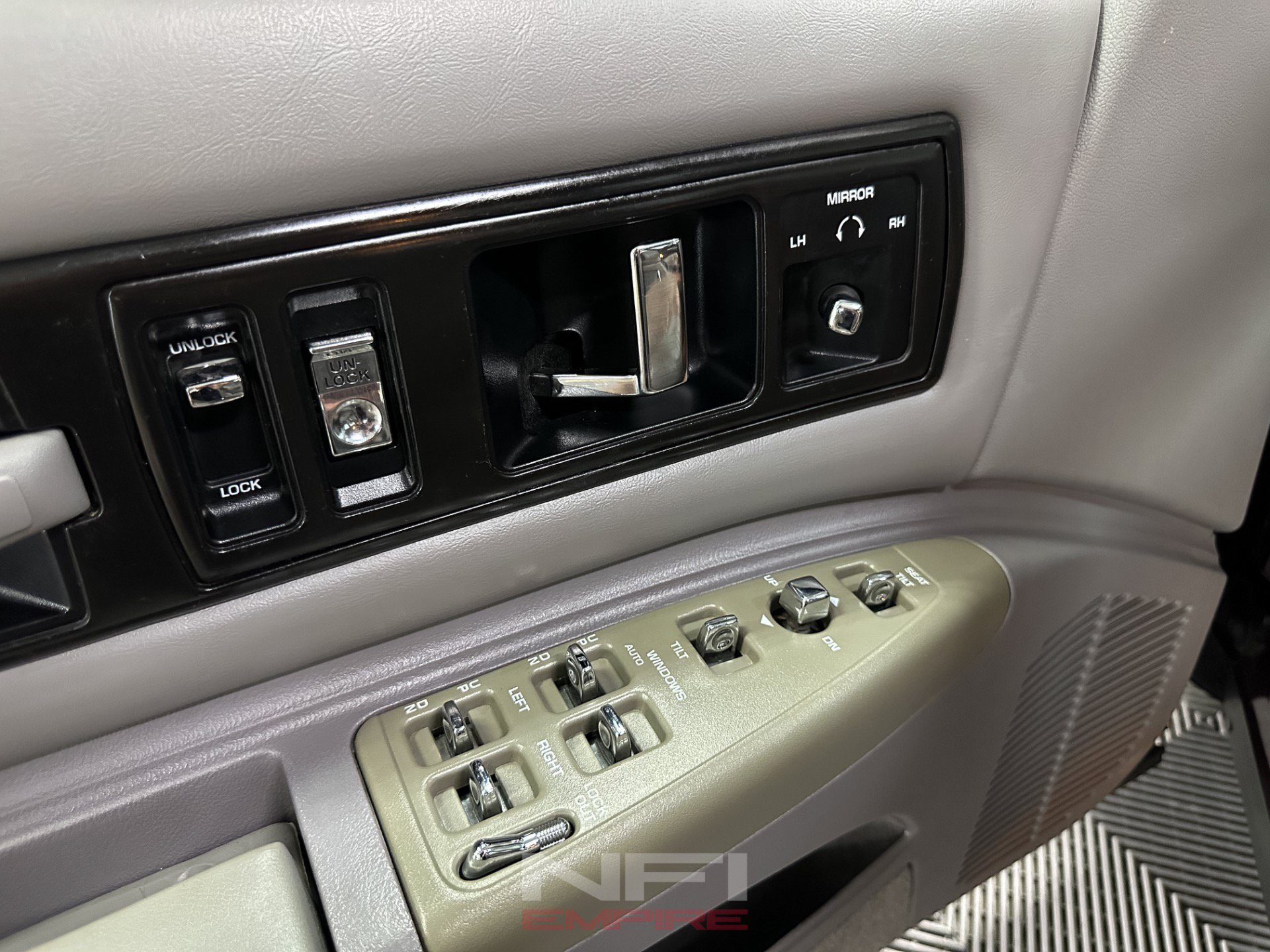 Used 1995 Chevrolet Impala SS RWD image 31