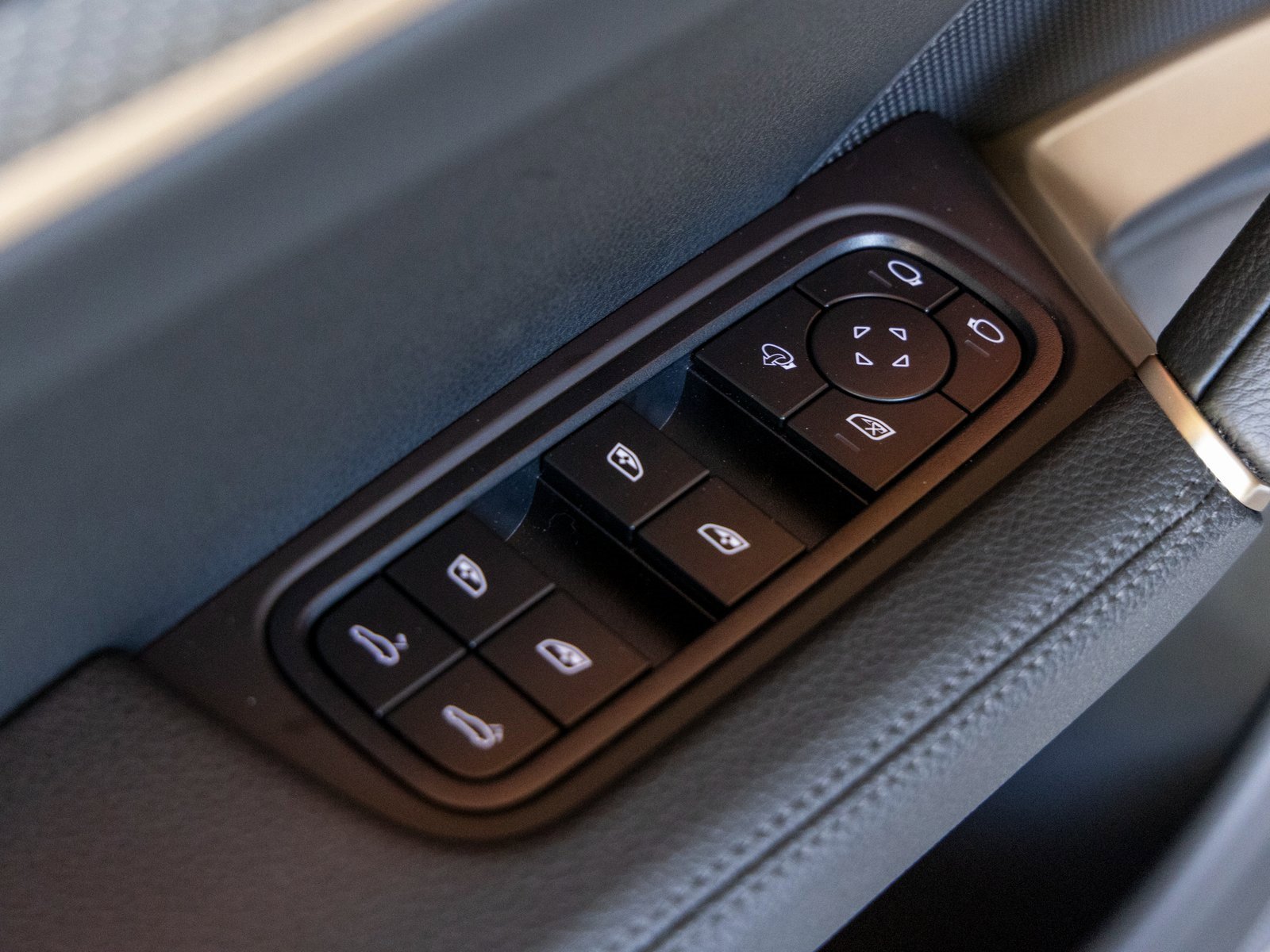 New 2025 Porsche Cayenne S image 24