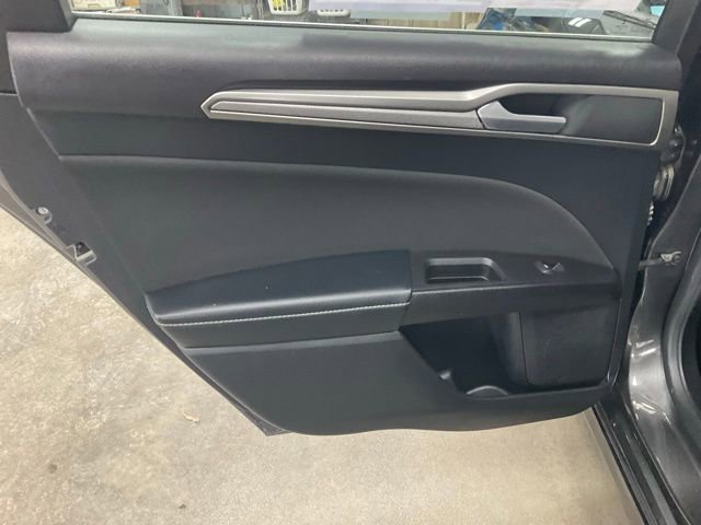 Used 2018 Ford Fusion SE w/ Fusion SE Technology Package image 14