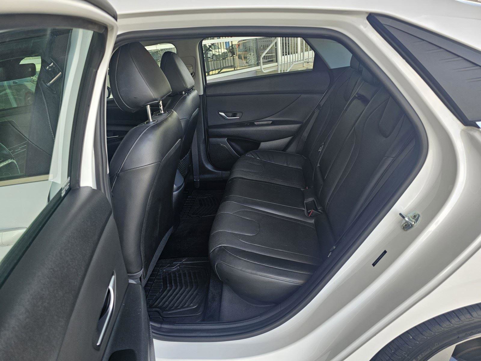 Used 2021 Hyundai Elantra Limited image 17