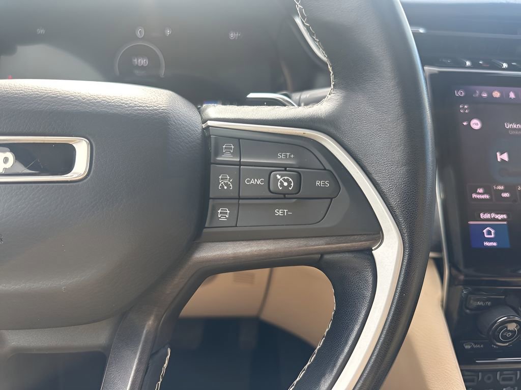 Used 2021 Jeep Grand Cherokee L Limited w/ Luxury Tech Group II image 19