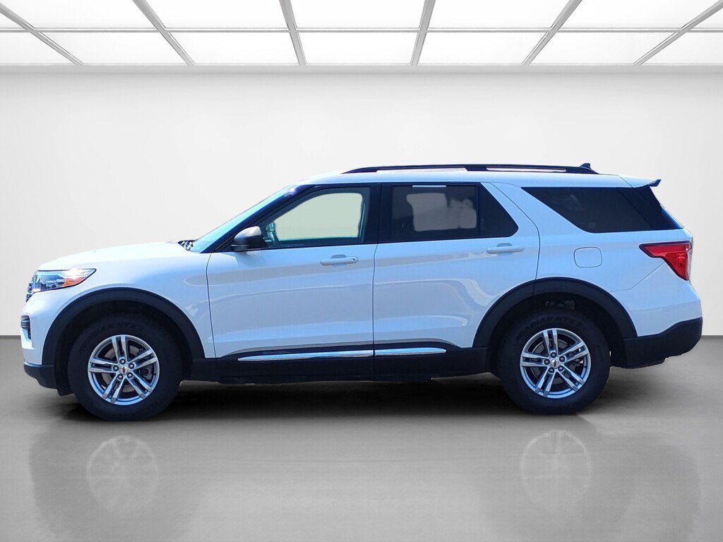 Used 2022 Ford Explorer XLT AWD/4WD image 2
