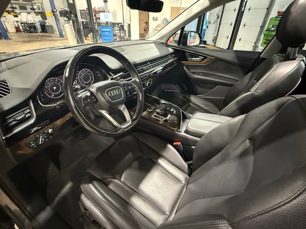 Used 2017 Audi Q7 3.0T Prestige AWD/4WD image 16