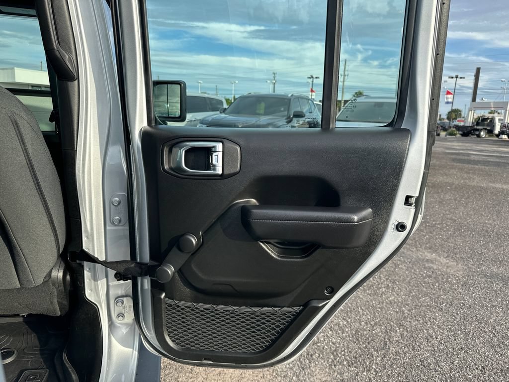 Used 2024 Jeep Gladiator Sport AWD/4WD image 17