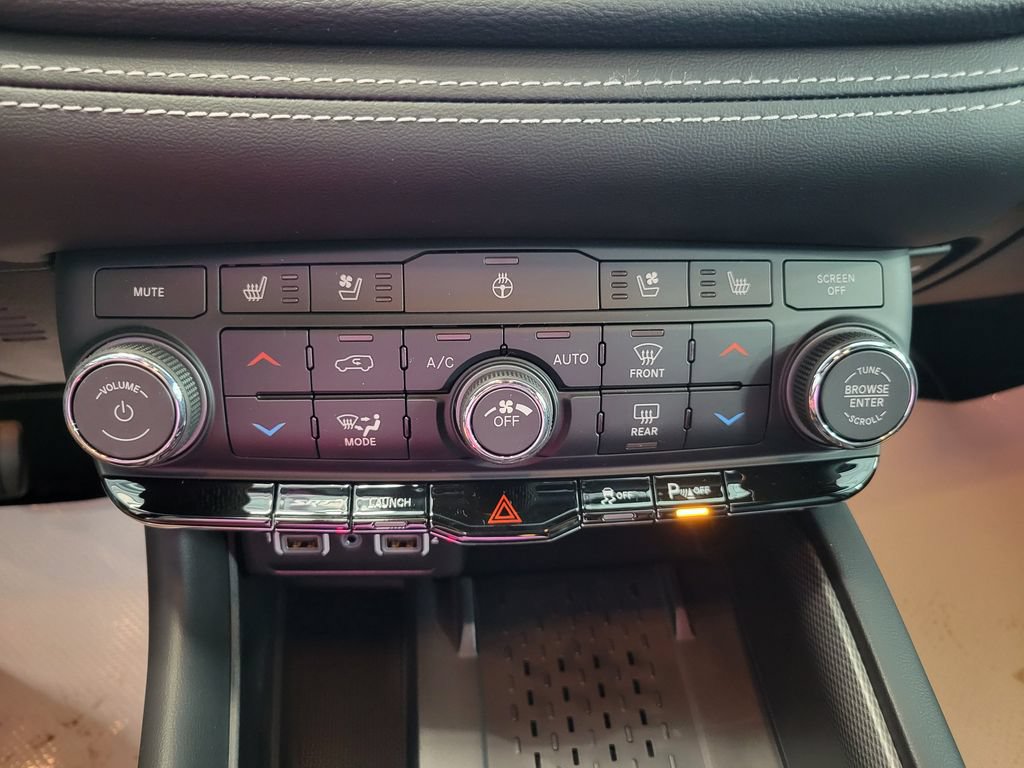 New 2026 Dodge Durango SRT Hellcat w/ 3rd Row Seating Group AWD/4WD image 15