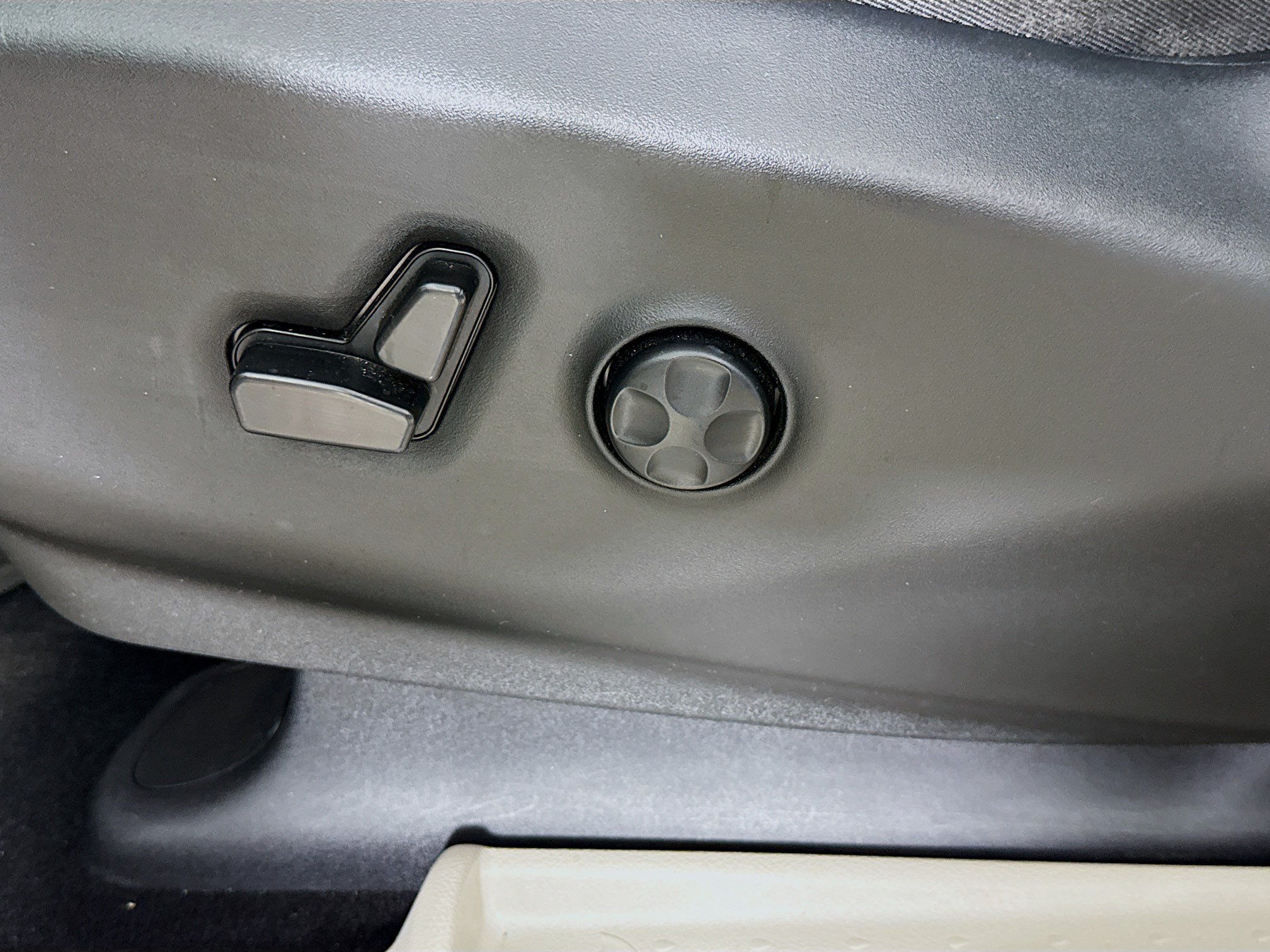 Used 2023 Chrysler Pacifica Touring-L FWD image 22