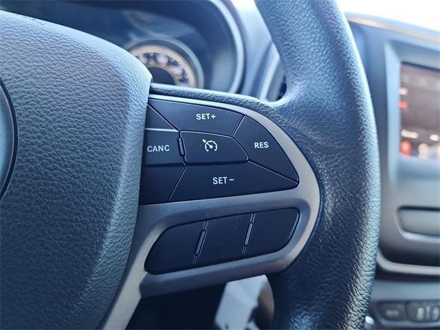 Used 2019 Jeep Cherokee Latitude w/ Popular Appearance Group image 23