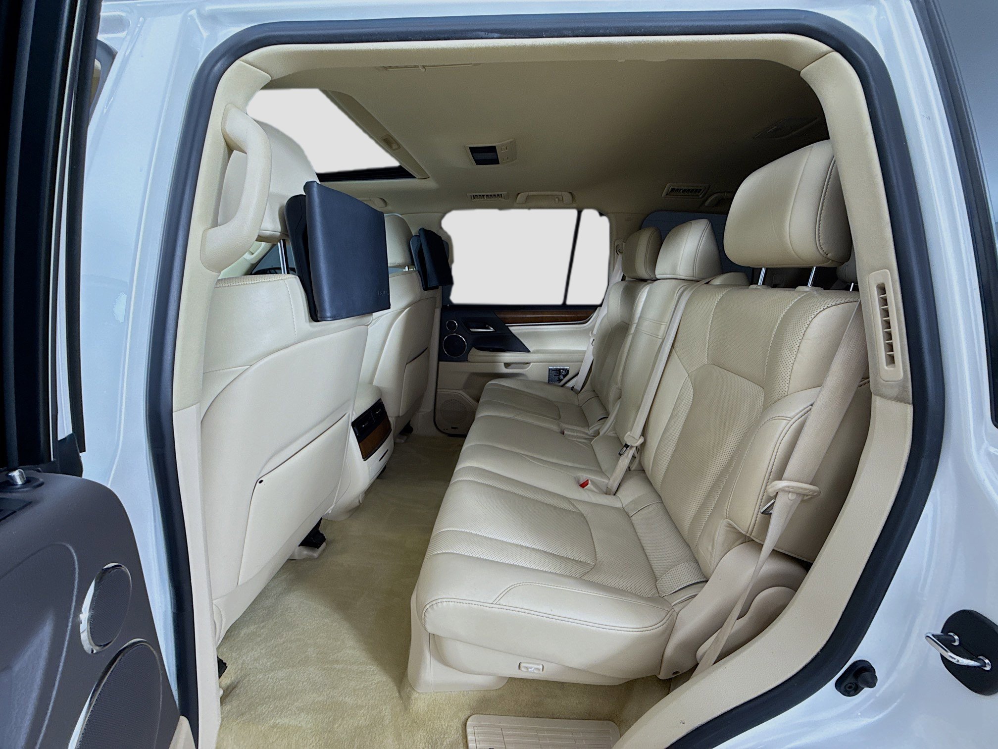 Used 2020 Lexus LX 570 4WD w/ 3rd Row & Luxury Pkg image 26