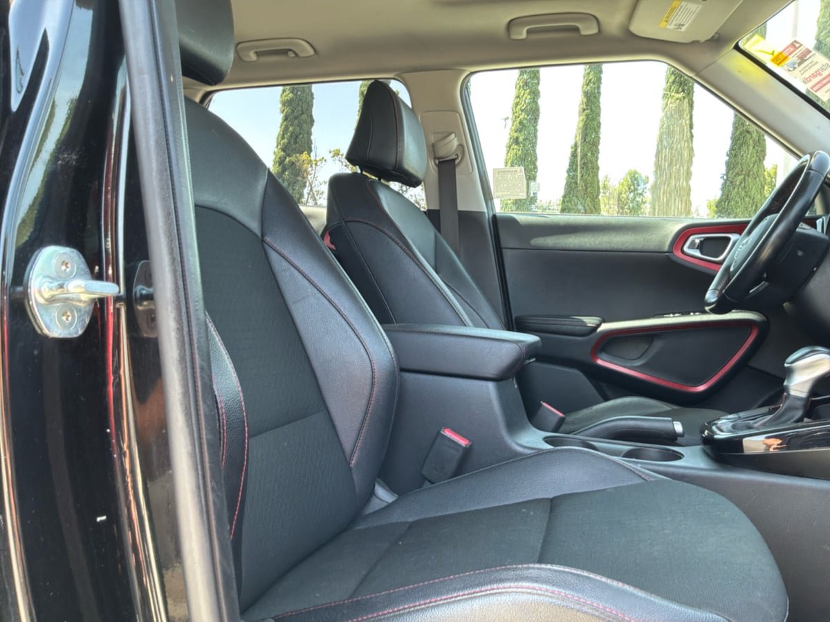 Used 2023 Kia Soul GT-Line FWD image 19