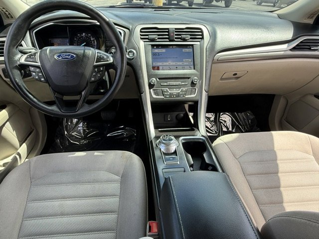 Used 2017 Ford Fusion SE w/ Fusion SE Technology Package image 21