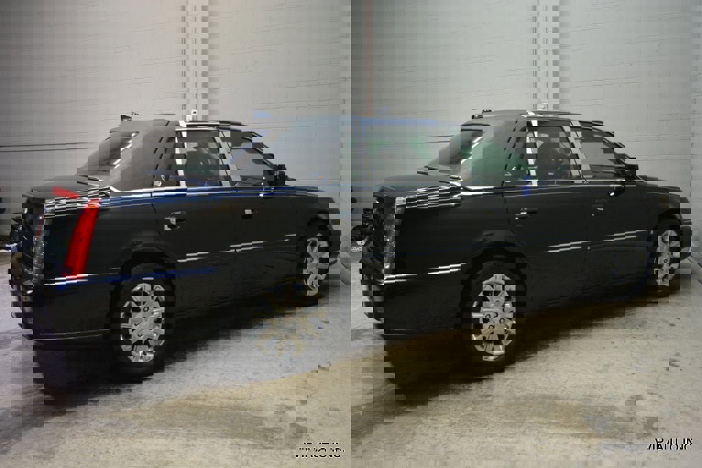 Used 2010 Cadillac DTS Premium w/ Driver Awareness Package image 32