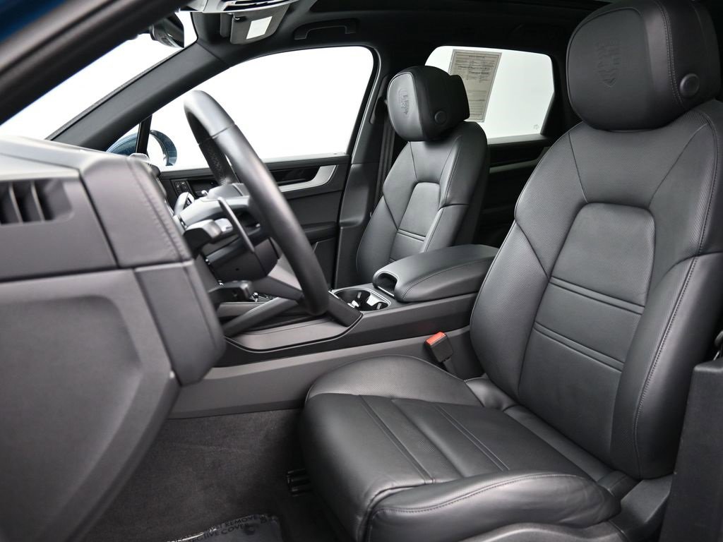 Used 2025 Porsche Cayenne S image 5