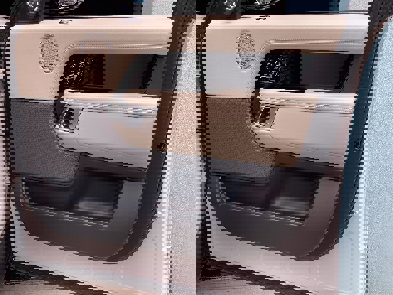 Used 2019 Land Rover Range Rover Supercharged image 35