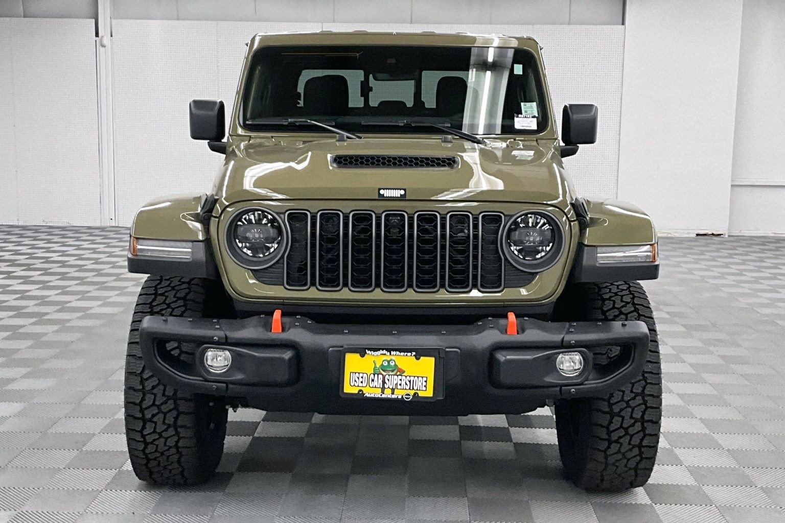 Used 2025 Jeep Gladiator Mojave AWD/4WD image 4