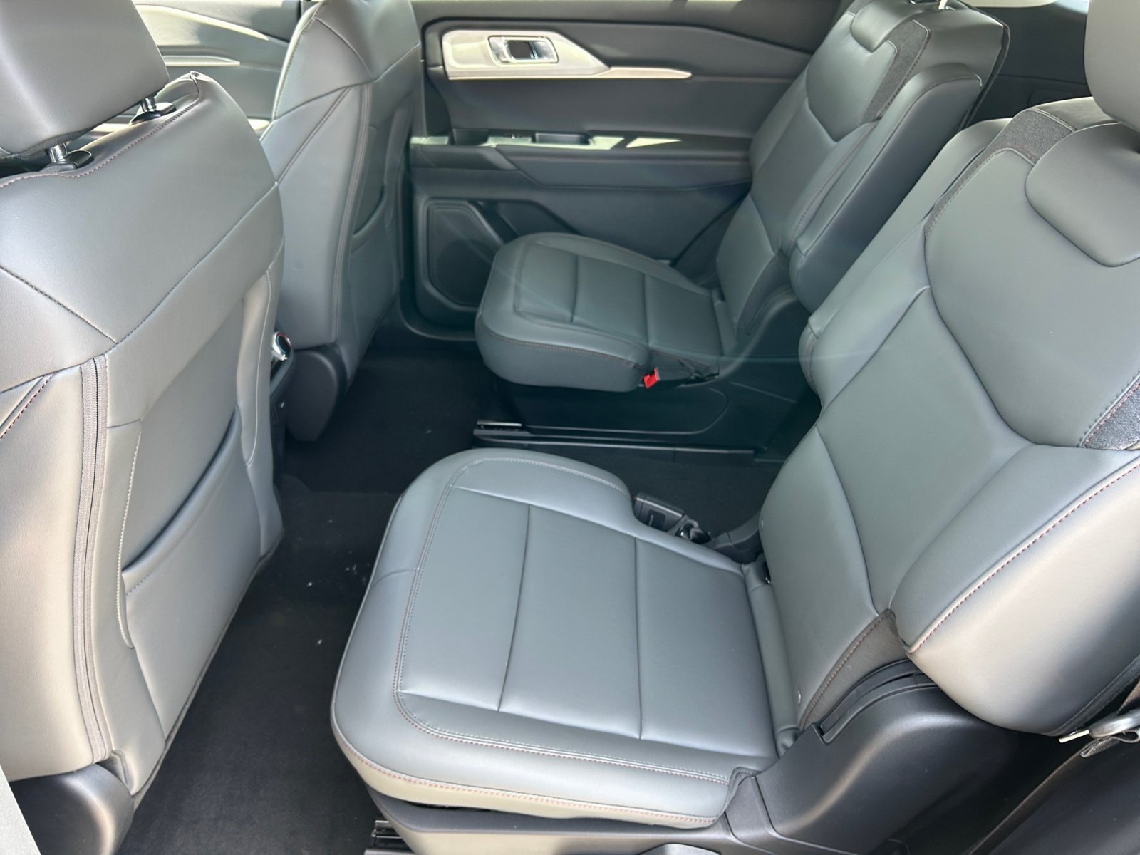 New 2026 Ford Explorer Active w/ Active Comfort Package RWD image 17