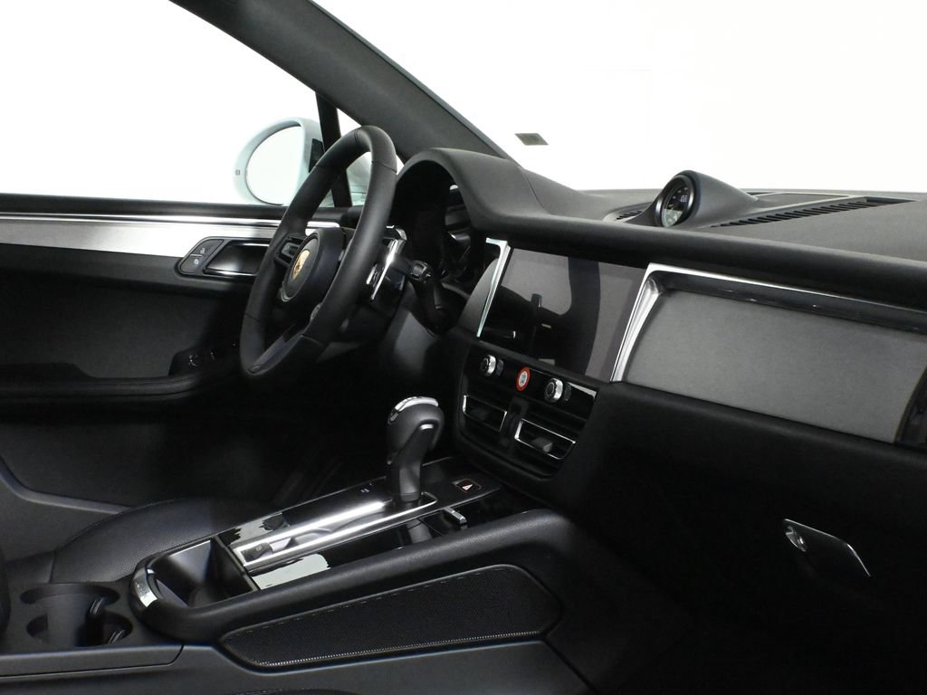 Used 2026 Porsche Macan AWD/4WD image 37