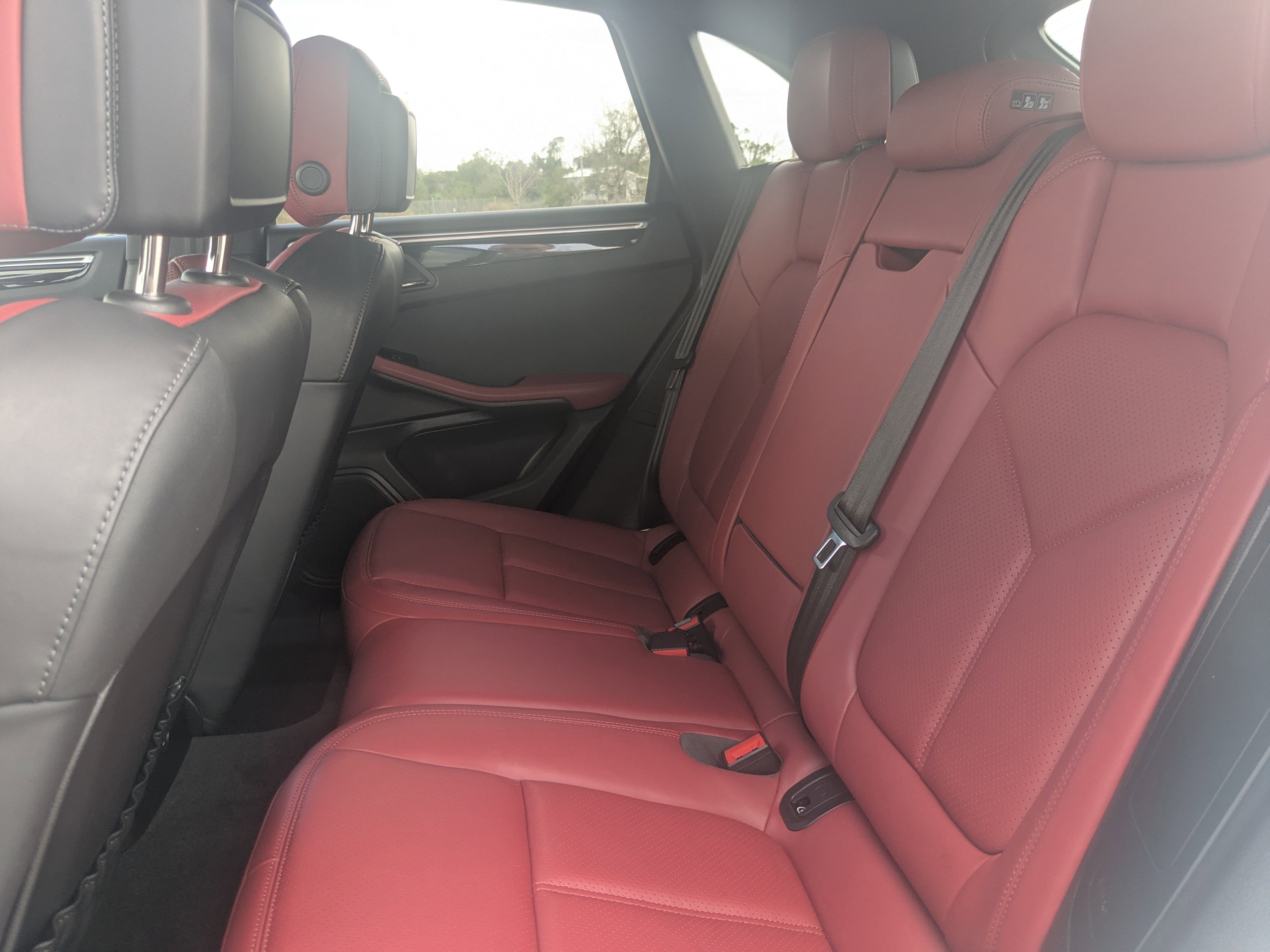 Used 2023 Porsche Macan Turbo image 13