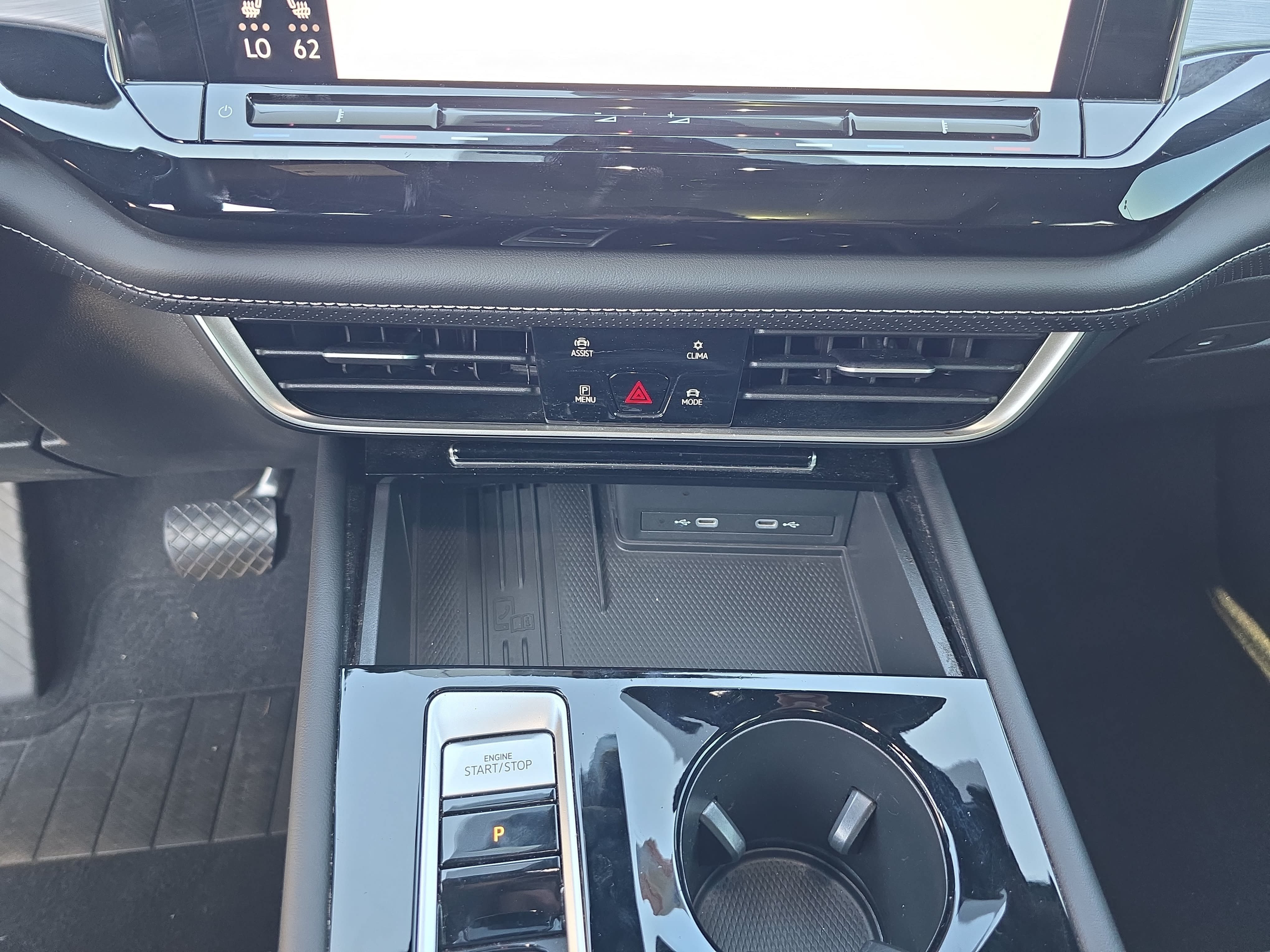 Used 2026 Volkswagen Atlas Cross Sport SE w/ Panoramic Sunroof Package FWD image 26